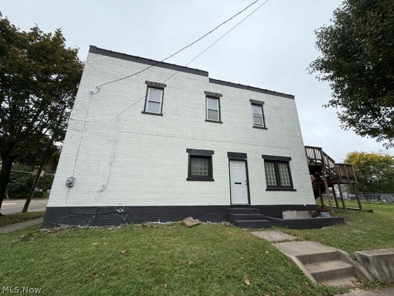 781 Lovers Lane, Akron, OH 44306 Photo 2