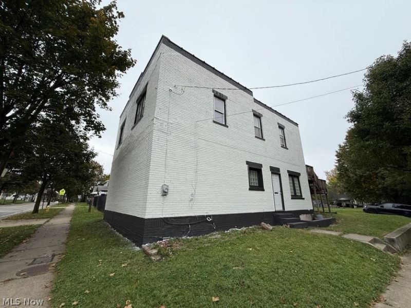 781 Lovers Lane, Akron, OH 44306 Photo 3