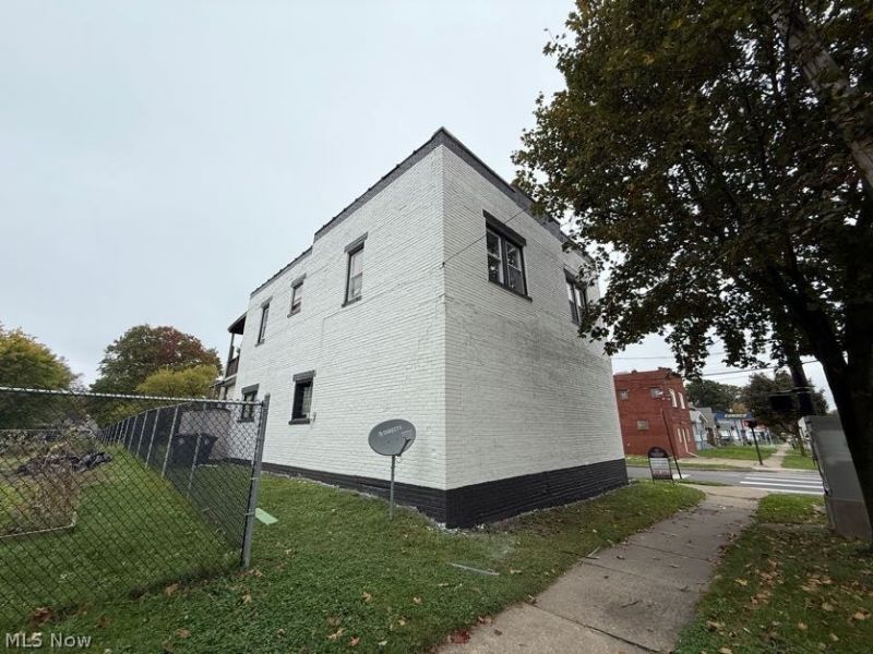 781 Lovers Lane, Akron, OH 44306 Photo 4