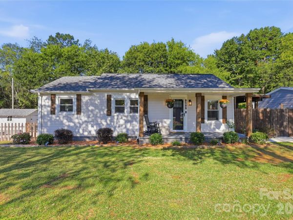 1825 Mollys Backbone Road , Sherrills Ford, NC 28673
