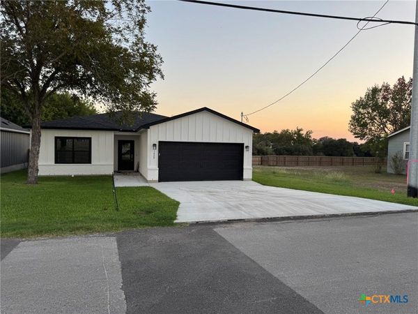 1029 Tabernacle Street , Seguin, TX 78155