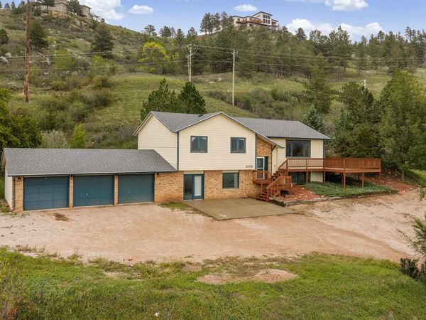 2108 HARNEY DR, Rapid City, SD 57702