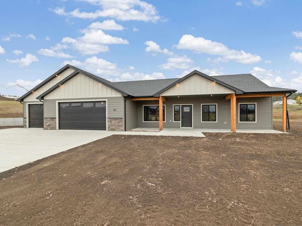 133 STONE HILL DR, Custer, SD 57730