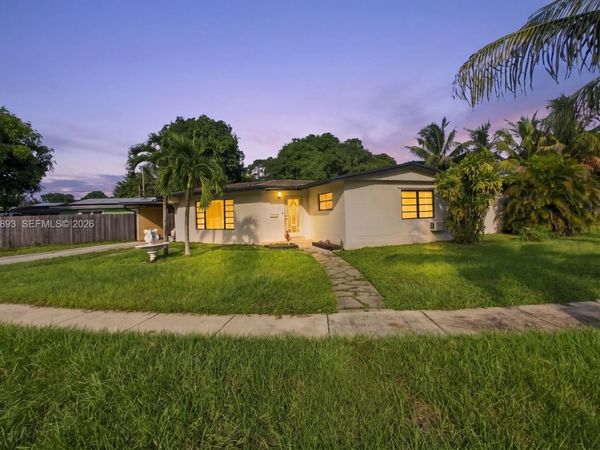 1534 NW 11th Way , Fort Lauderdale, FL 33311