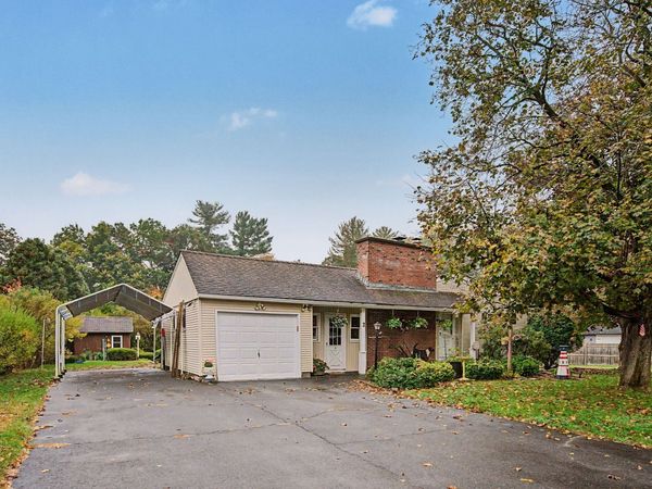 2 Karen Ln, Southampton, MA 01073
