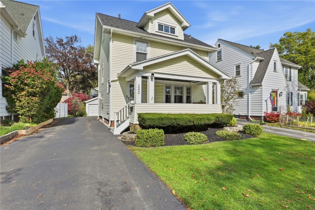 240 Hurstbourne Road, Rochester, NY 14609 Main Photo