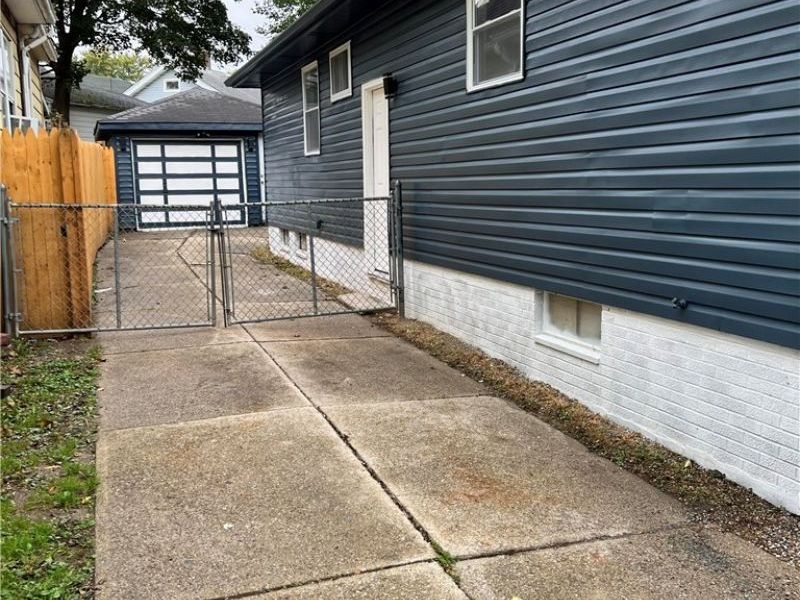 12530 North Road, Cleveland, OH 44111 Photo 3