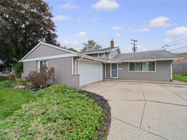 25090 Arlington Lane , North Olmsted, OH 44070