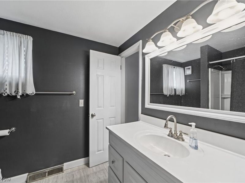 25090 Arlington Lane, North Olmsted, OH 44070 Photo 14
