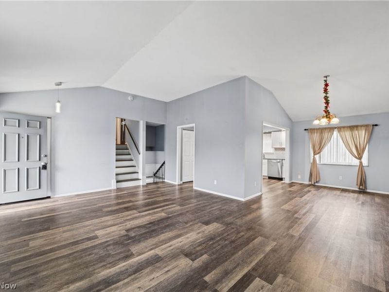 25090 Arlington Lane, North Olmsted, OH 44070 Photo 4