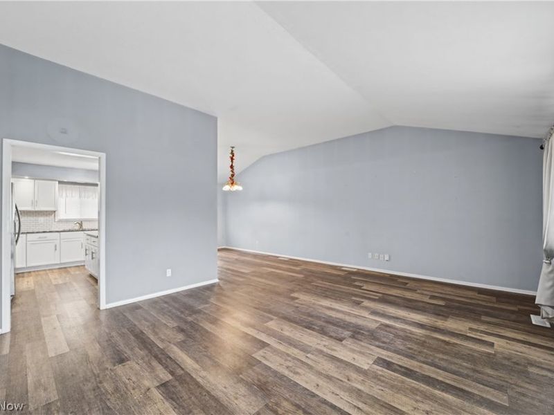 25090 Arlington Lane, North Olmsted, OH 44070 Photo 5