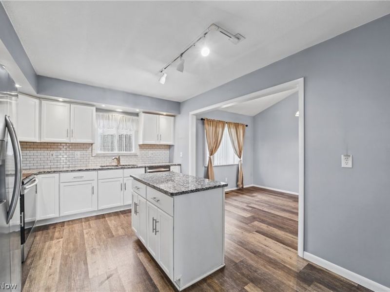 25090 Arlington Lane, North Olmsted, OH 44070 Photo 6