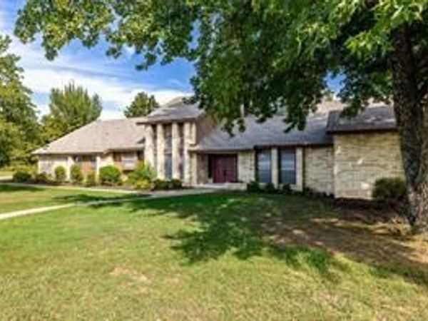 1300 Bon Terre Street, Claremore, OK 74017