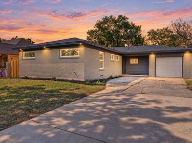 2009 Las Cruces Lane, Dallas, TX 75217