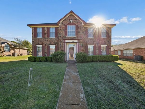 1203 White Drive, Cedar Hill, TX 75104