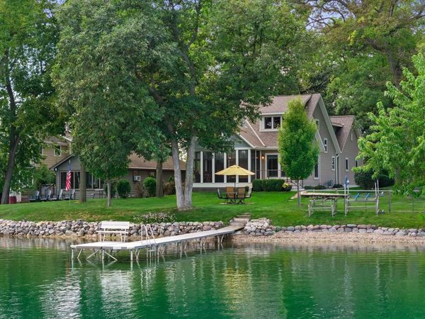 832 N Douglas DRIVE, Oconomowoc, WI 53066