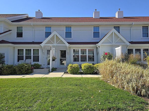 6035 S Crosswinds DRIVE, Unit #5, Cudahy, WI 53110