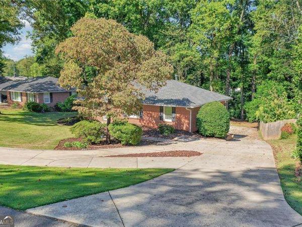 2085 Clearwater Drive, Marietta, GA 30067