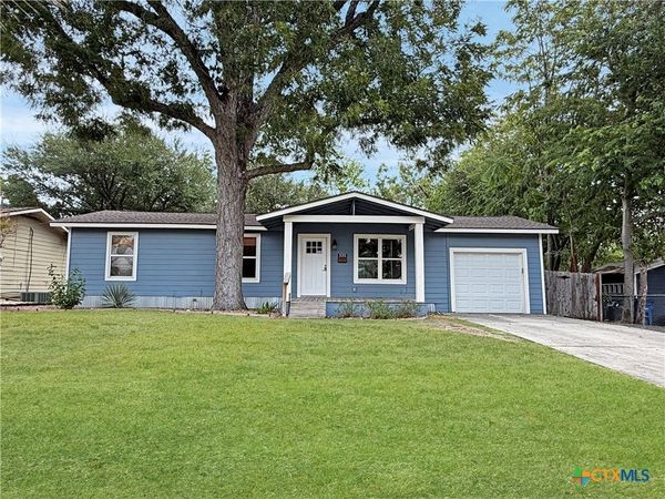335 W Jahn Street, New Braunfels, TX 78130