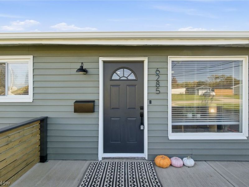 6285 Harrow Court, Bedford Heights, OH 44146 Photo 2