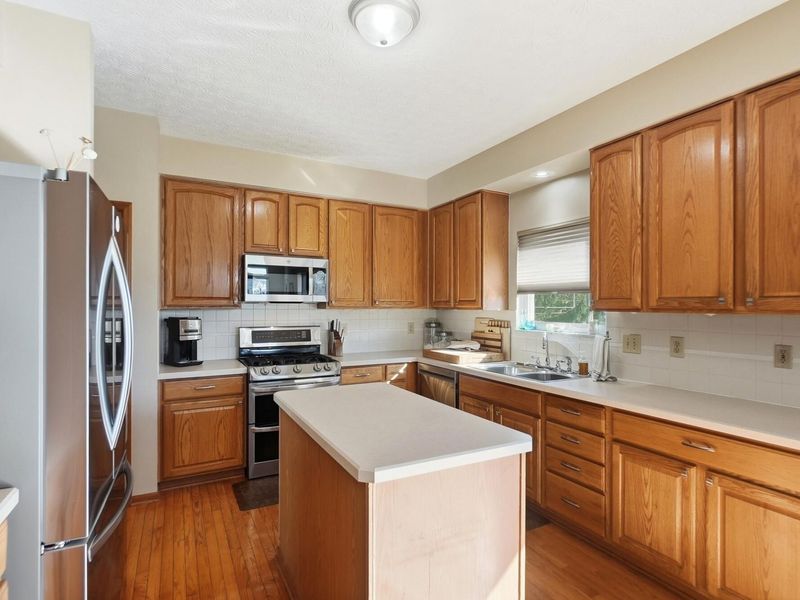 5264 Meadow Grove Drive , Grove City, OH 43123 Photo 16