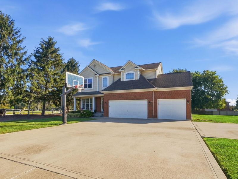 5264 Meadow Grove Drive , Grove City, OH 43123 Photo 2