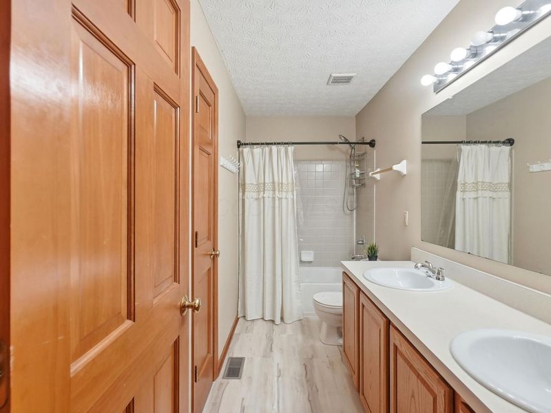 5264 Meadow Grove Drive , Grove City, OH 43123 Photo 32