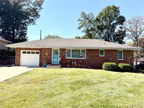 111 Sullivan Street, Rosewood Heights, IL 62024