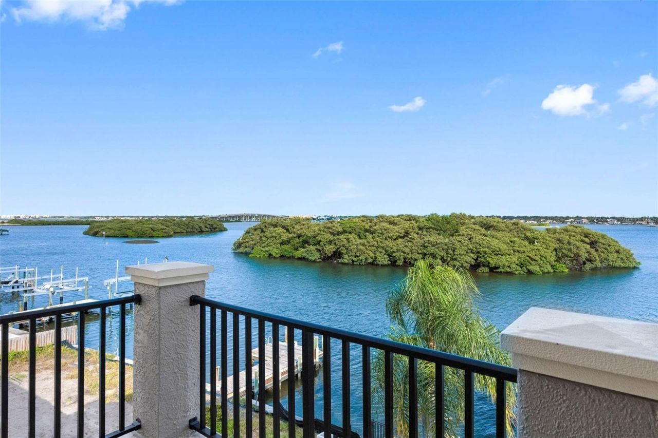 505 Harbor Drive, Belleair Beach, FL 33786 Photo