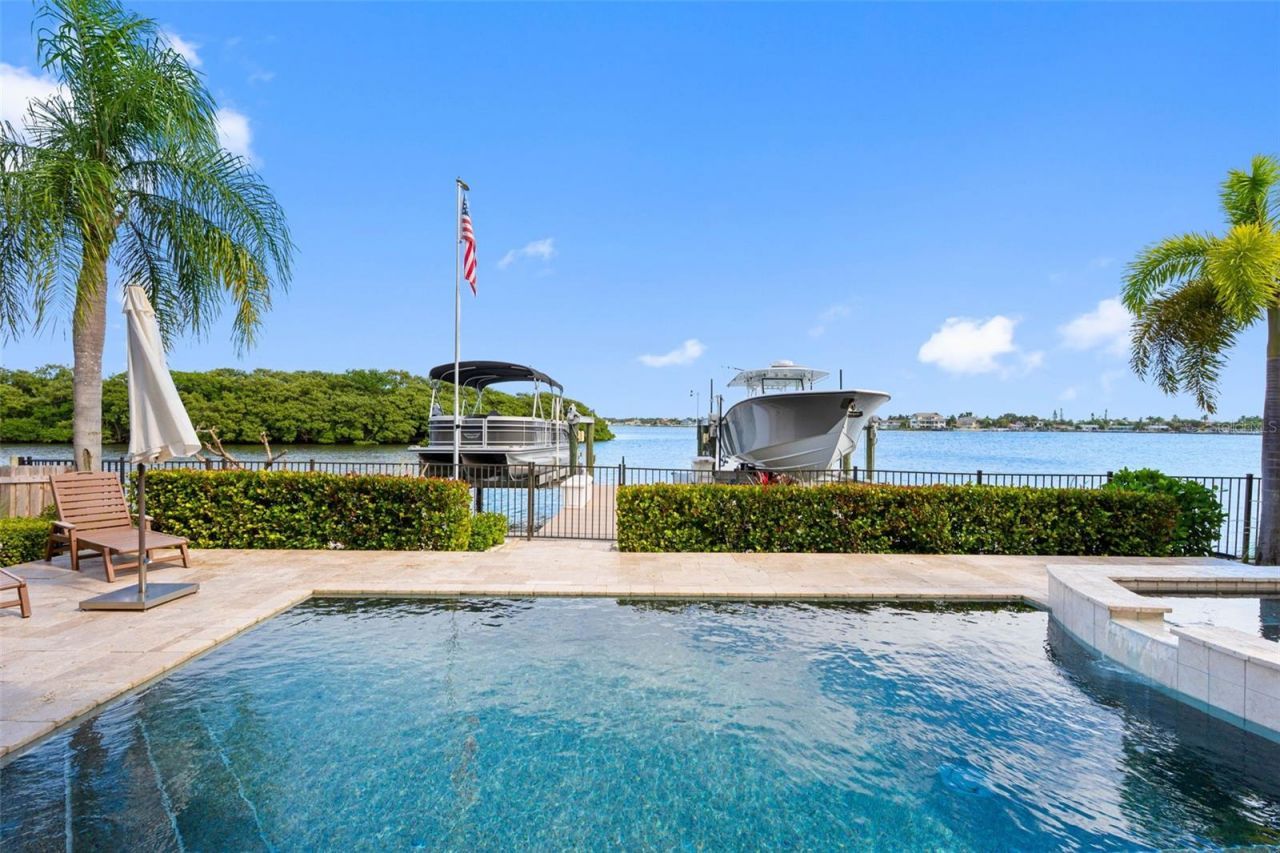 505 Harbor Drive, Belleair Beach, FL 33786 Photo