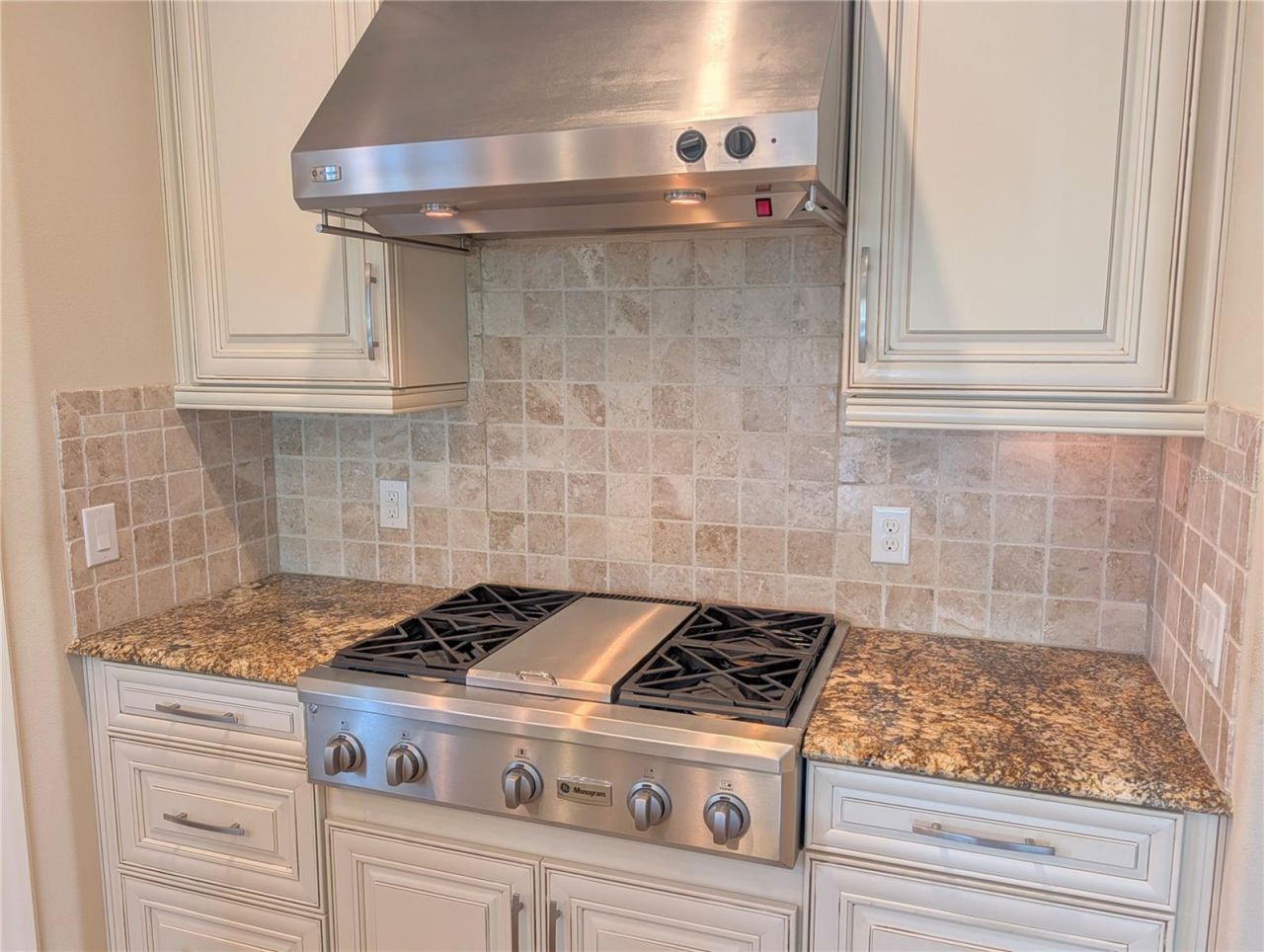 2372 Vaccaro Drive , Sarasota, FL 34231 Photo