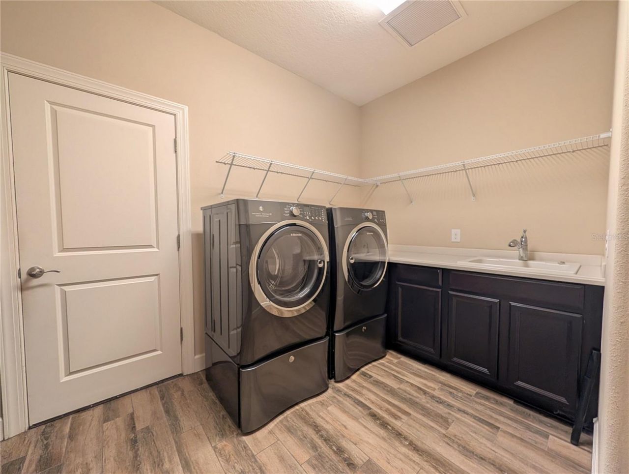 2372 Vaccaro Drive , Sarasota, FL 34231 Photo