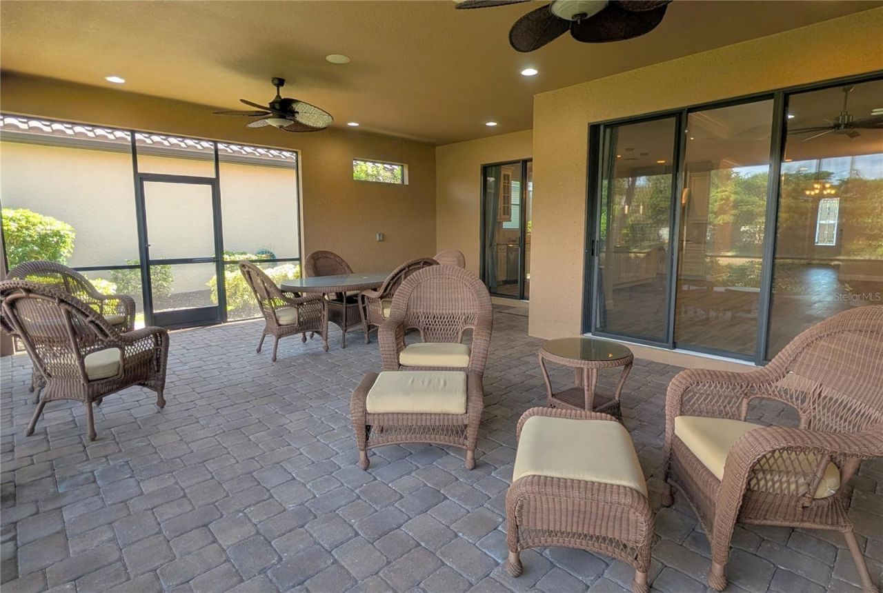 2372 Vaccaro Drive , Sarasota, FL 34231 Photo