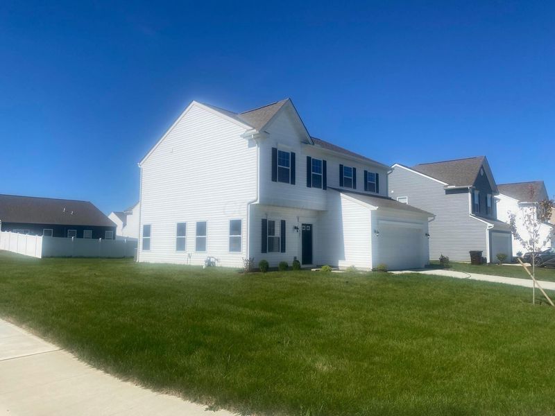 521 Walker Pointe Drive, Commercial Point, OH 43116 Photo 3