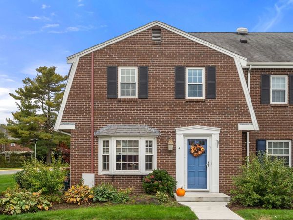4 Jennifer Ln, Unit 4, Stoughton, MA 02072