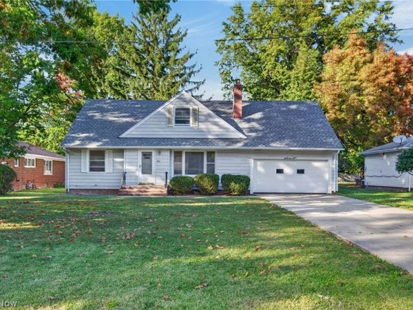 2115 Algonquin , Euclid, OH 44117