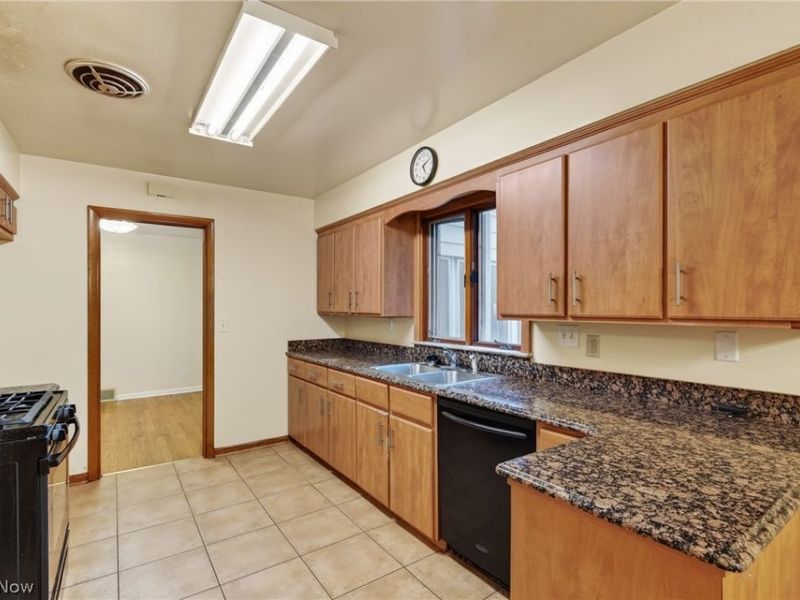 2115 Algonquin, Euclid, OH 44117 Photo 10