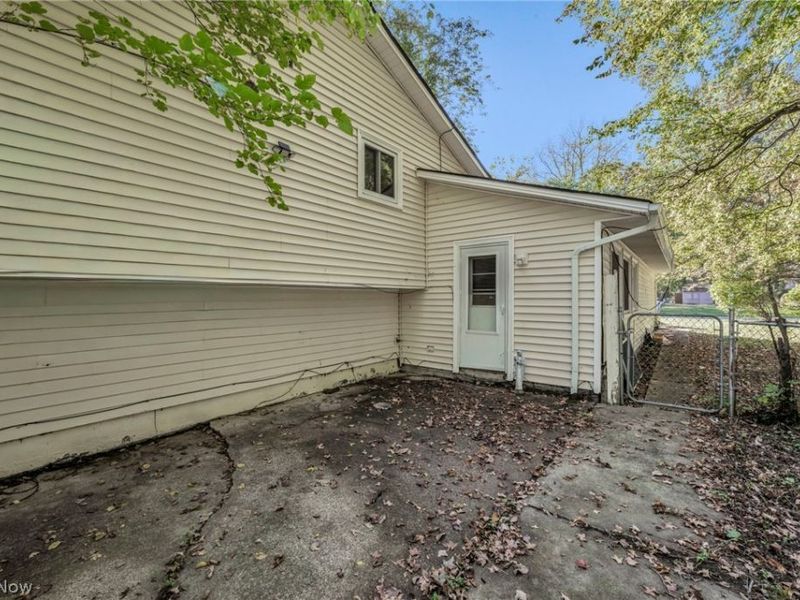 33866 Gail Drive , North Ridgeville, OH 44039 Photo 4