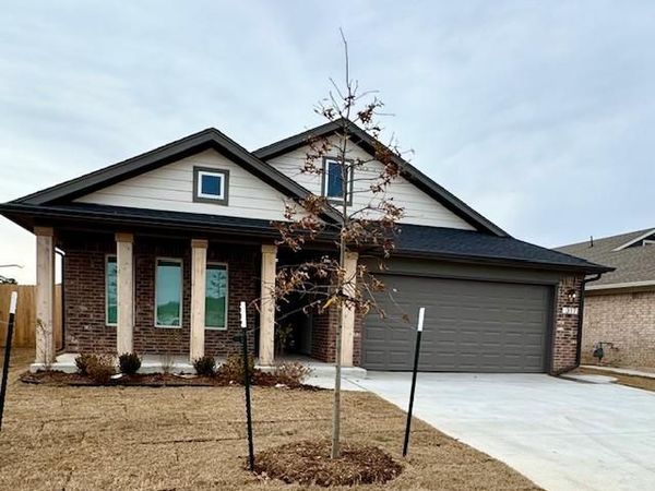 317 Pleasant View , Harrah, OK 73045