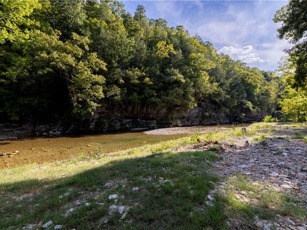 505 Clabber Creek , Yellville, AR 72687