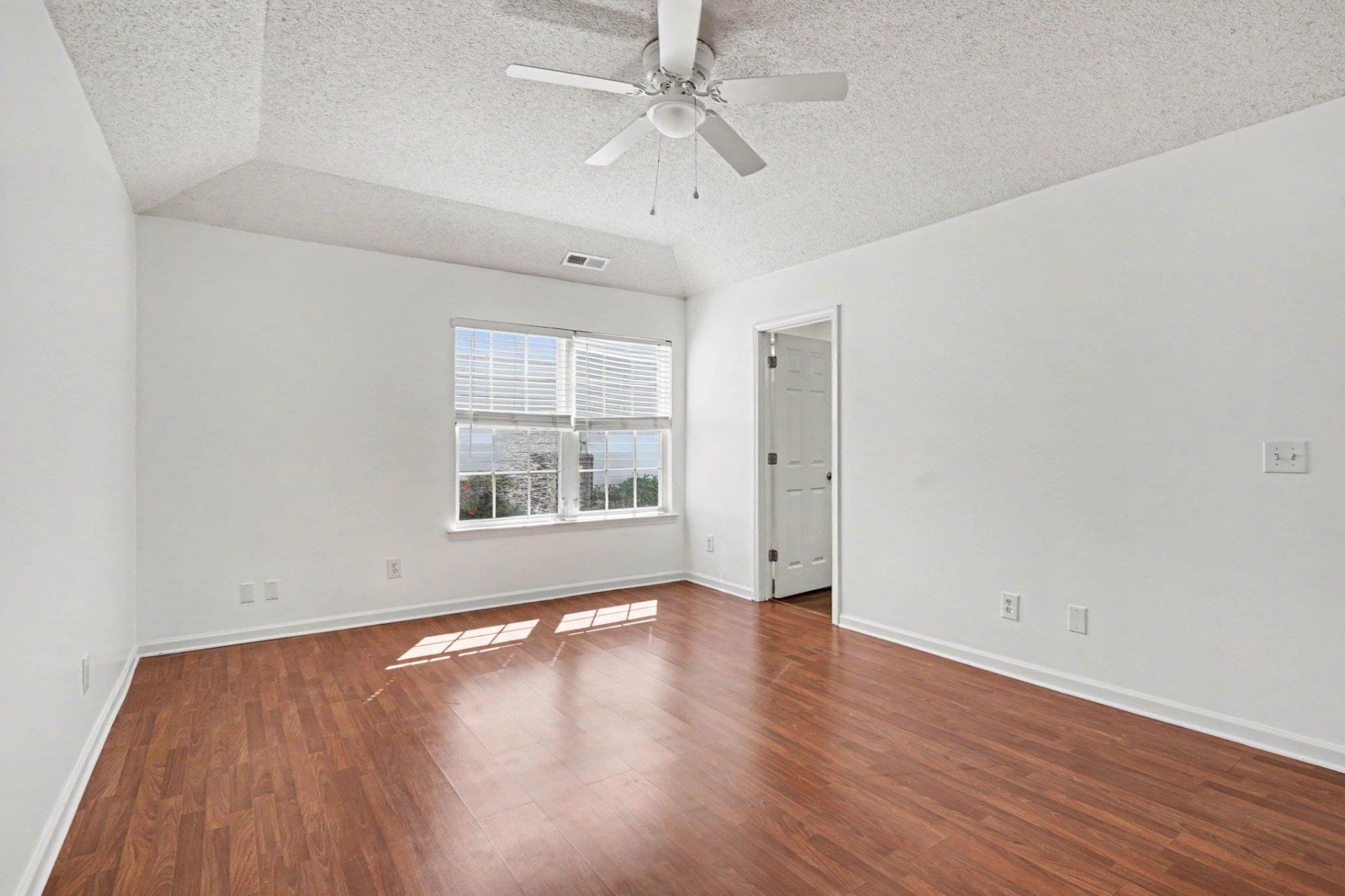 211 Lynco Ln.  Photo 13