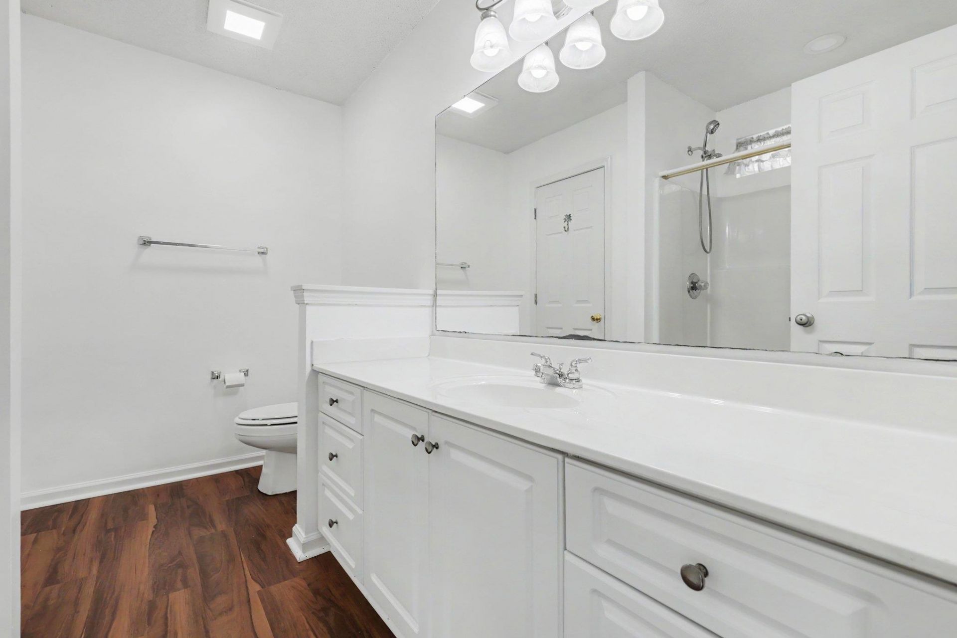 211 Lynco Ln.  Photo 16
