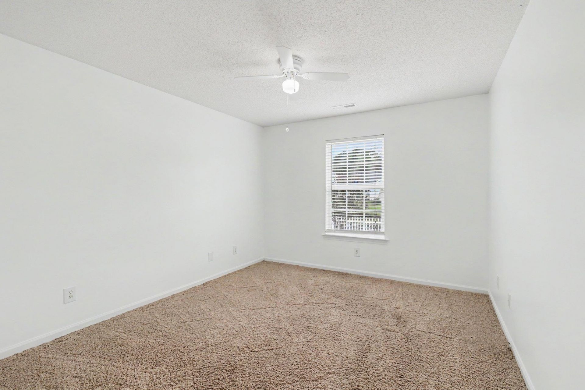 211 Lynco Ln.  Photo 17
