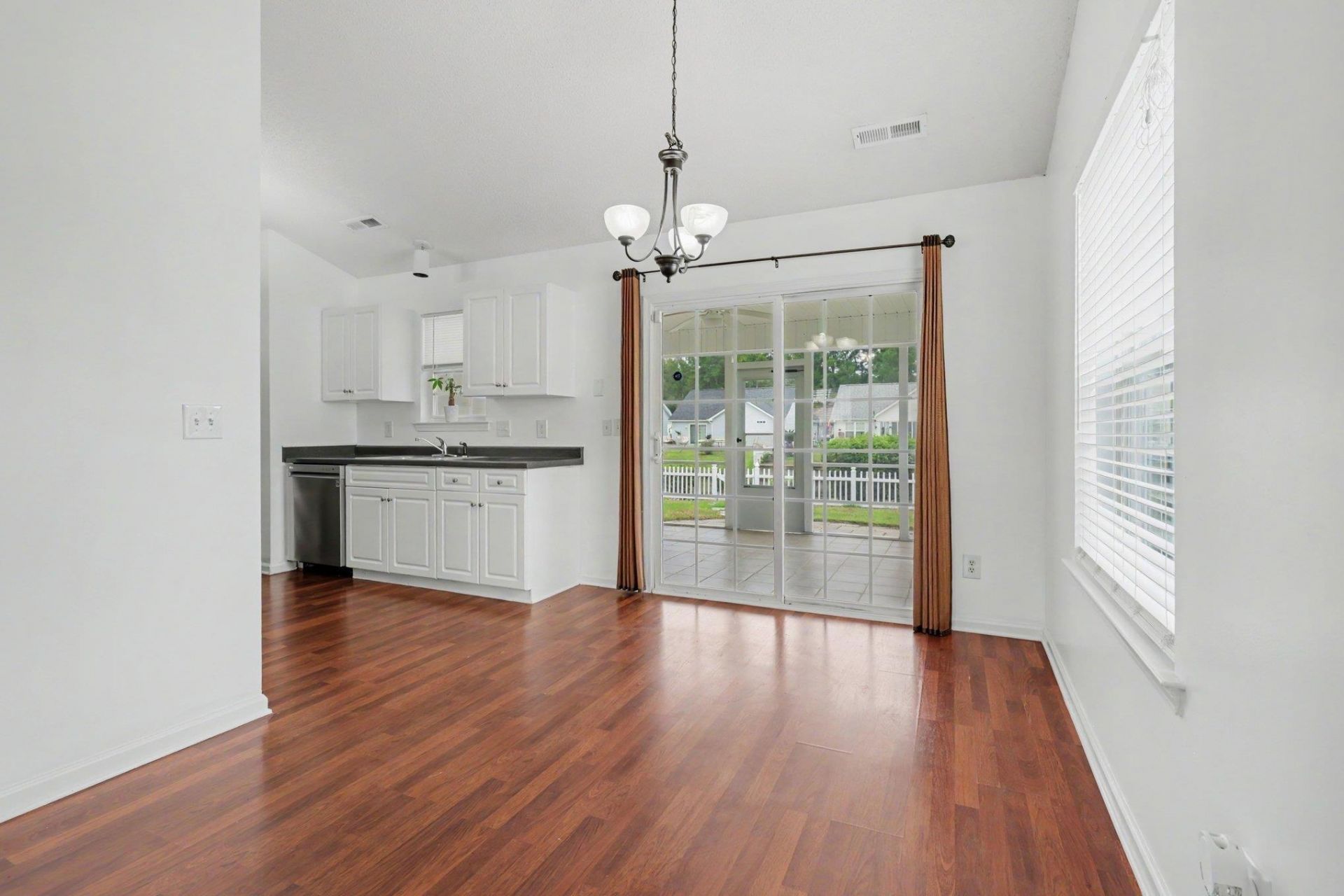 211 Lynco Ln.  Photo 7