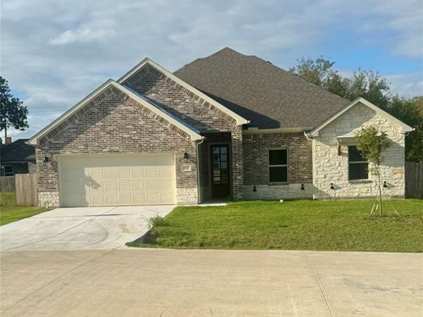 320 E Marshall Court, Palmer, TX 75152