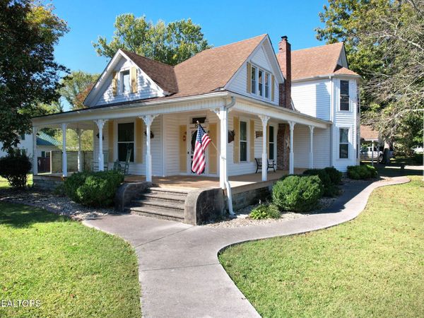 900 Georgia Ave, Etowah, TN 37331