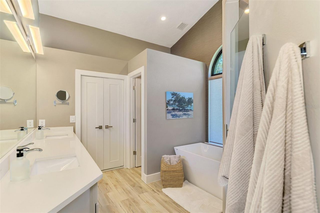 4735 White Tail Lane , Sarasota, FL 34238 Photo