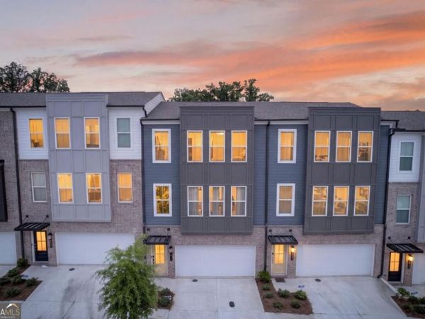 1445 Creekside Circle, Atlanta, GA 30318