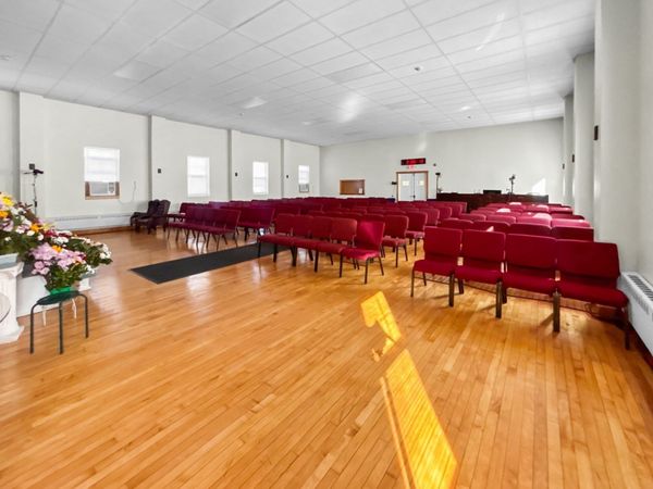 2031 Purchase St, New Bedford, MA 02740