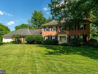 2442 STONE HEATH DRIVE, LANCASTER, PA 17601